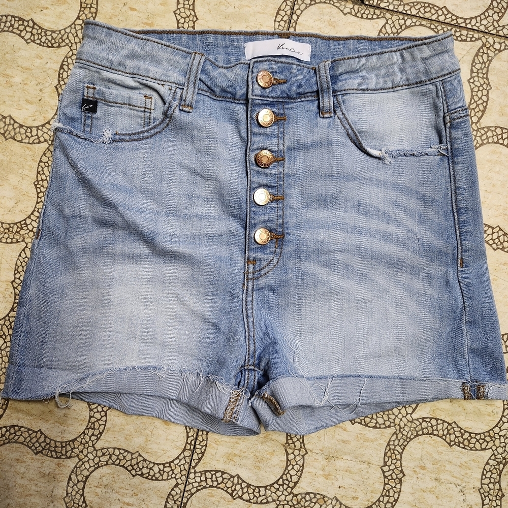 KanCan jean shorts, light wash, button fly, size 8/29 High Stretch Beach Vaca